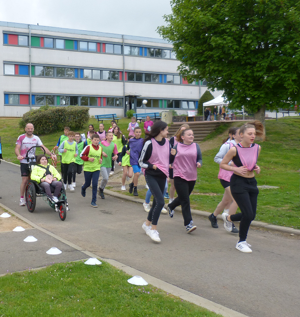 La journée relais santé rassemble collégiens et lycéens autour du sport de la nutrition et du bien être